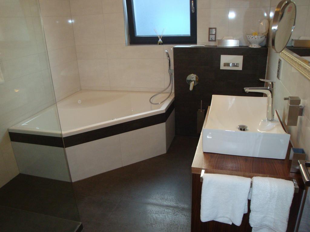 Hotel Zeitzeichen Pulheim Room photo