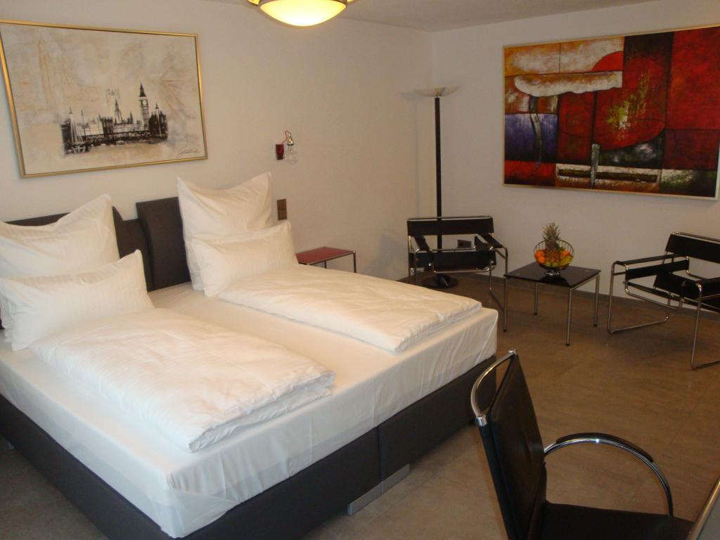 Hotel Zeitzeichen Pulheim Room photo