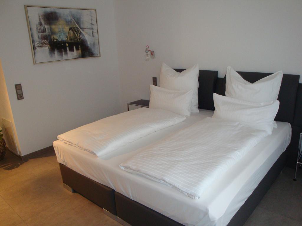 Hotel Zeitzeichen Pulheim Room photo